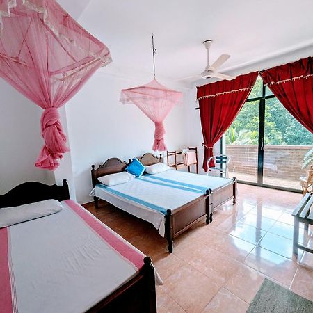 Shrine Inn Kandy Extérieur photo