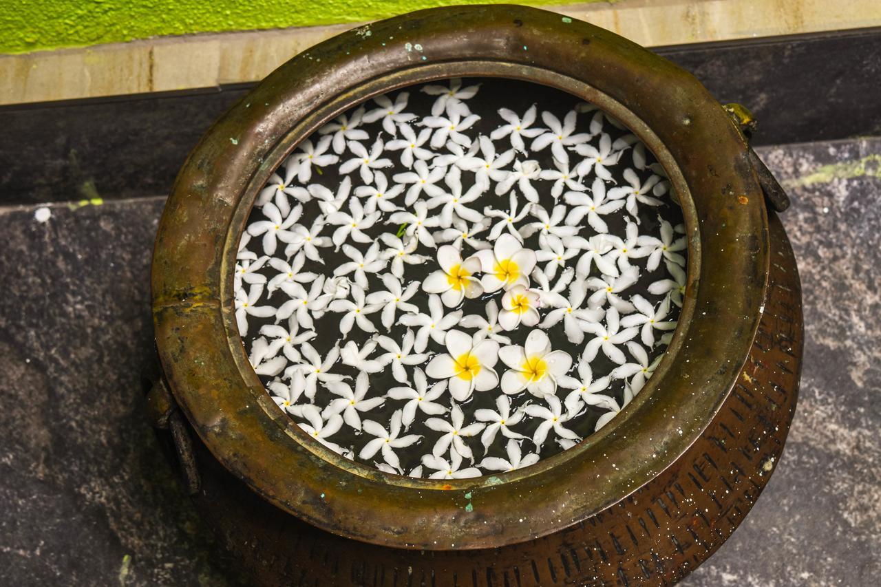 Shrine Inn Kandy Extérieur photo